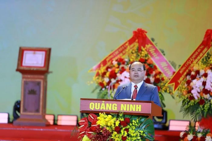 Ông Quản Minh Cường, Ủy viên Trung ương Đảng, Bí thư Tỉnh uỷ, Trưởng Đoàn ĐBQH tỉnh Quảng Ninh, phát biểu tại buổi lễ. Ảnh QMG