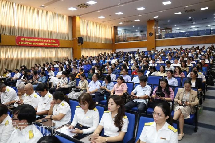 Hội nghị gặp gỡ, trao đổi với các doanh nghiệp lớn do Thuế TP. Hồ Chí Minh tổ chức thu hút sự quan tâm của nhiều doanh nghiệp trên địa bàn. Ảnh: Việt Dũng.
