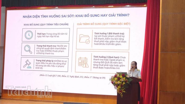 Bà Trịnh Thị Nga - Kiểm tra viên Phòng Nghiệp vụ - Dự toán - Pháp chế (Thuế TP. Hồ Chí Minh) chia sẻ tại sự kiện. Ảnh: Việt Dũng.