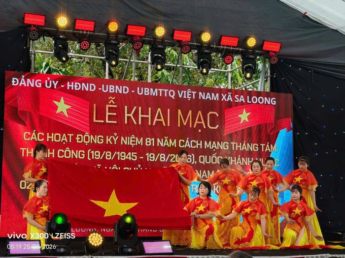 Văn nghệ khai mạc.