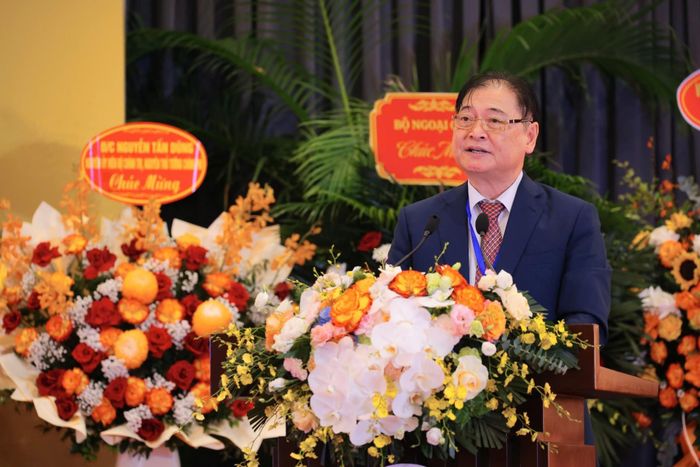 GS.TSKH Phan Xuân Dũng, Chủ tịch Liên hiệp các Hội Khoa học và Kỹ thuật Việt Nam khóa VIII, phát biểu khai mạc Đại hội.