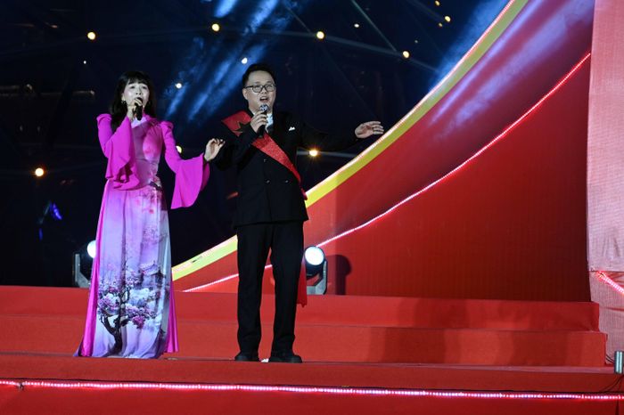 Ngọc Duy và Ngọc Diệp song ca ca khúc Quê hương ngày mới của NS Văn Phượng