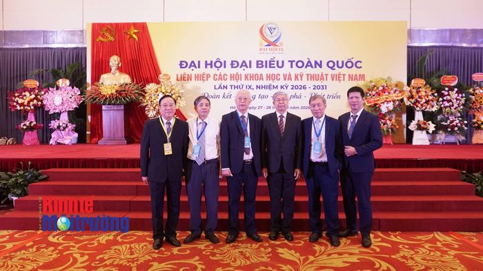 Các đại biểu chụp ảnh lưu niệm tại Đại hội.