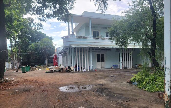 Một địa chỉ nhà, đất trên đường Bác Ái, phường Thủ Đức để trống nhiều tháng qua. Ảnh: Quang Phương