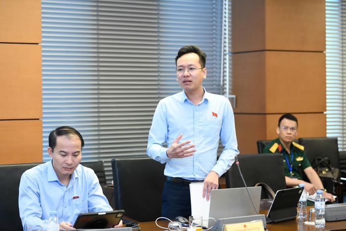 ĐBQH tỉnh Quảng Ninh phát biểu thảo luận tại Tổ. Ảnh: Q. Ninh