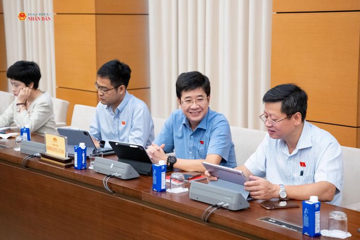 Các đại biểu tham dự phiên họp