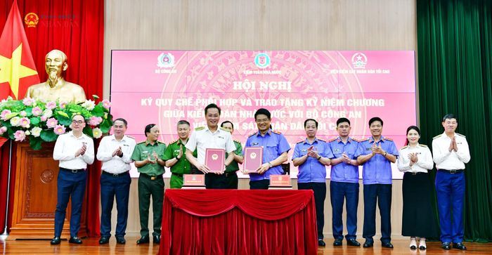 Viện trưởng Viện Kiểm sát nhân dân tối cao Nguyễn Huy Tiến và Tổng Kiểm toán Nhà nước Nguyễn Hữu Nghĩa ký Quy chế phối hợp
