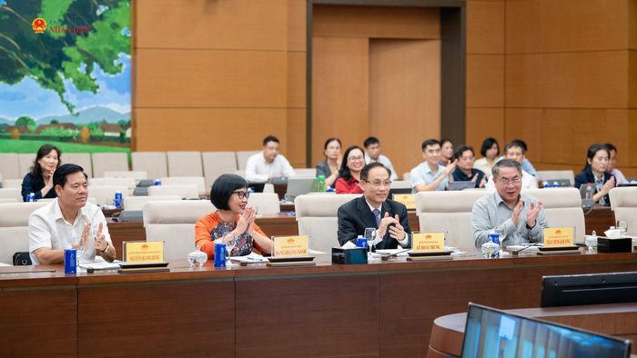 Các đại biểu dự phiên họp