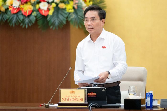 Phó Chủ tịch Quốc hội Nguyễn Doãn Anh điều hành nội dung phiên họp