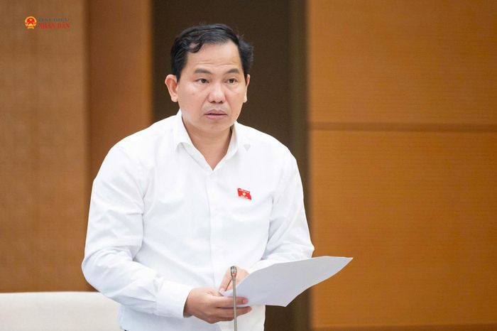 Tổng Thư ký Quốc hội, Chủ nhiệm Văn phòng Quốc hội Lê Quang Mạnh trình bày Tờ trình
