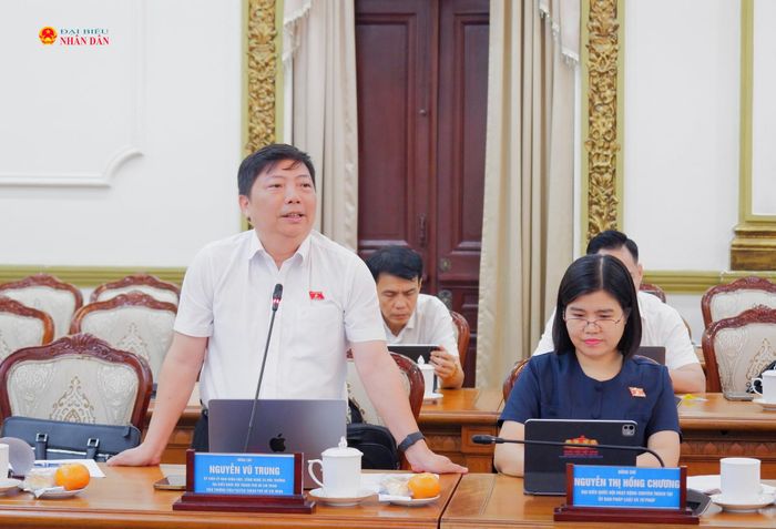ĐBQH (TP. Hồ Chí Minh) Nguyễn Vũ Trung, Viện trưởng Viện Pasteur TP. Hồ Chí Minh phát biểu