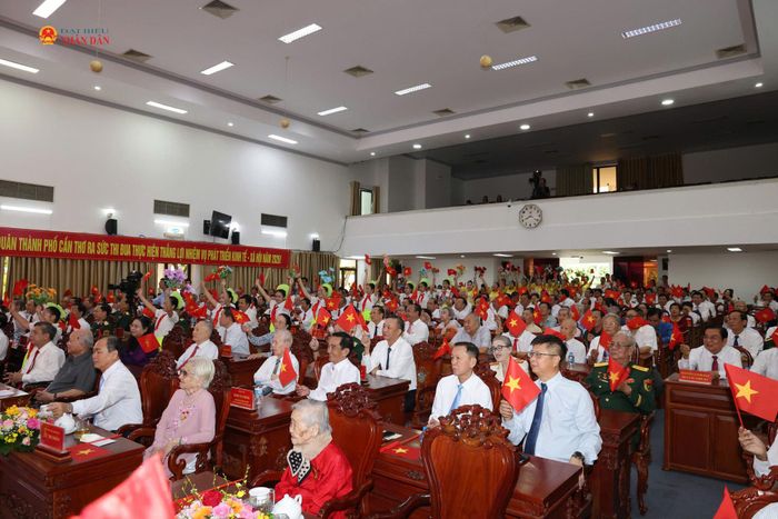 Các đại biểu tham dự lễ kỷ niệm. Ảnh Trung Phạm