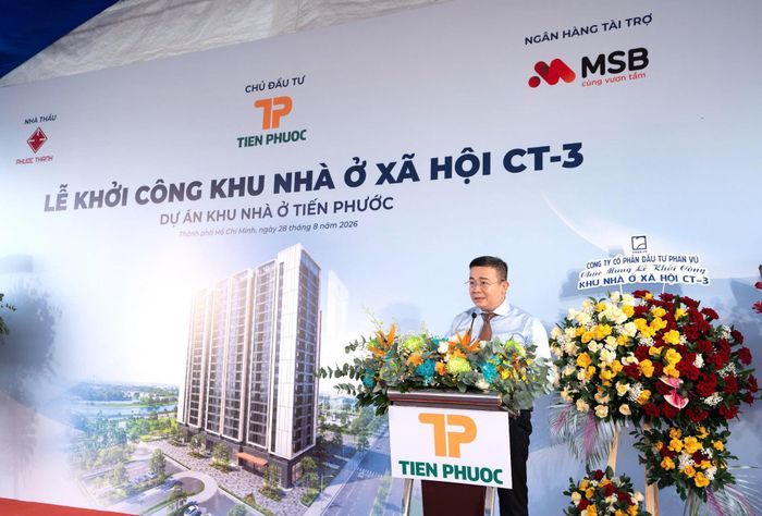 Chủ tịch UBND xã Bình Hưng Biện Ngọc Toàn phát biểu