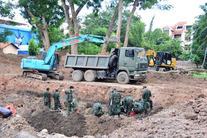 Trong ngày 28/8, gần 500m³ đất được xử lý, phạm vi tìm kiếm tiếp tục được mở rộng