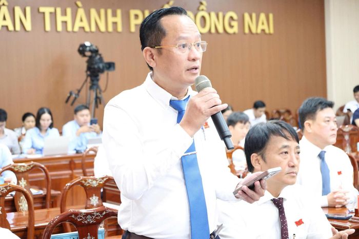 Các đại biểu trao đổi, thảo luận tại kỳ họp. Ảnh: V.D