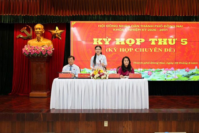 Chủ tịch HĐND TP. Đồng Nai yêu cầu sau kỳ họp phải khẩn trương hơn trong hành động, chặt chẽ hơn trong tổ chức thực hiện và rõ hơn về trách nhiệm. Ảnh: V.D