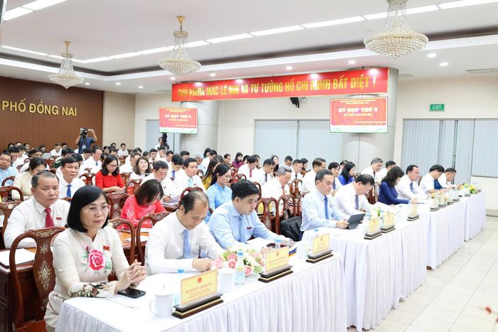 Kỳ họp đã xem xét, thông qua 9 nghị quyết quan trọng. Ảnh: V.D
