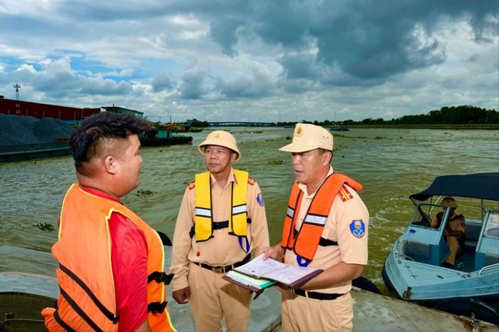 CSGT Tây Ninh kiểm tra phương tiện trên các tuyến sông