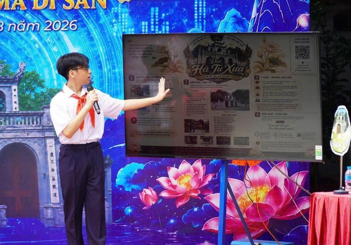 Các đội cử đại diện thuyết minh về cách thức và ý nghĩa poster quảng bá về Đình - Chùa Hà