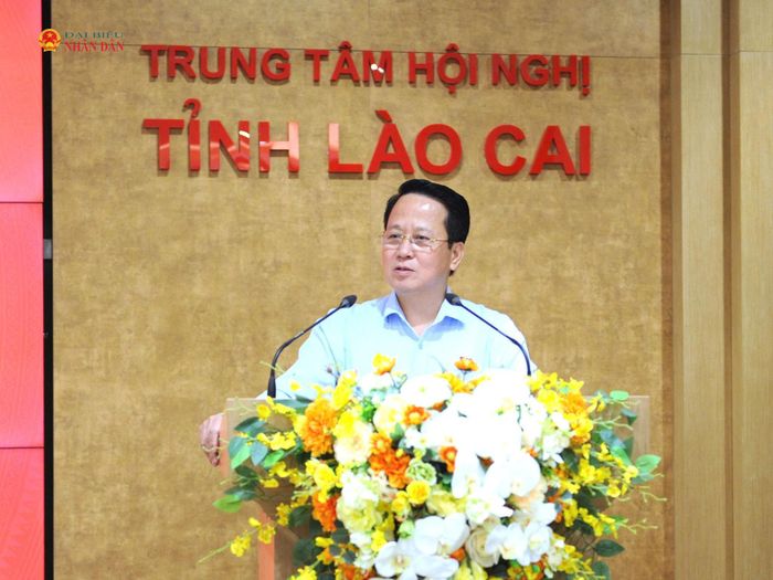 Phó Chủ nhiệm Ủy ban Dân nguyện và Giám sát Hoàng Anh Công phát biểu tại buổi làm việc