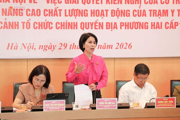 Phó Chủ nhiệm Ủy ban Dân nguyện và Giám sát Trần Thị Nhị Hà phát biểu tại cuộc làm việc với UBND thành phố Hà Nội. Ảnh: Đắc Trường