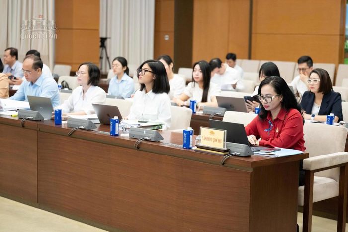 Các đại biểu tham dự phiên họp (Ảnh: VPQH)