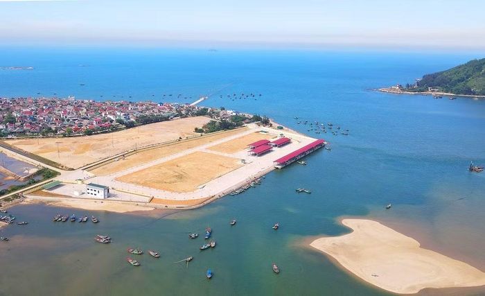 Hệ thống cảng cá chưa đồng bộ, thường xuyên bị bồi lắng cản trở việc ra vào của tàu thuyền là một trong những nguyên nhân gây khó khăn trong công tác truy xuất nguồn gốc thuỷ sản tại Hà Tĩnh.