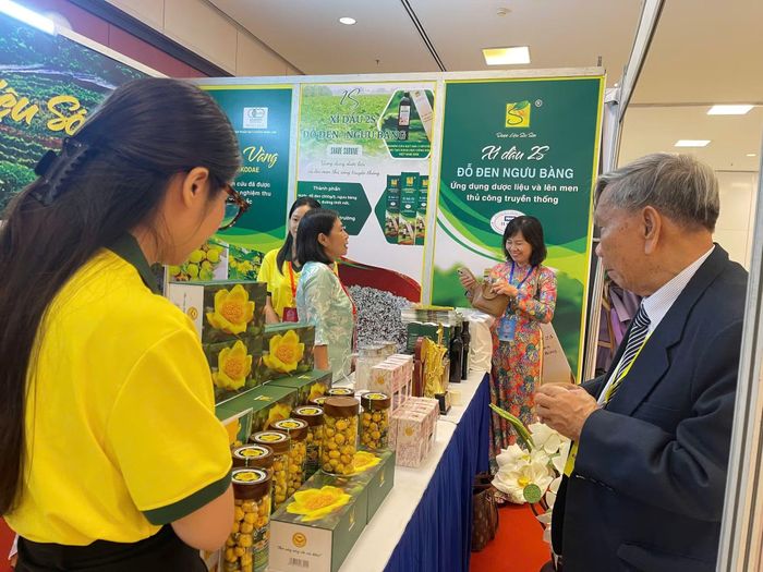 Bên lề Đại hội có các gian hàng giới thiệu sản phẩm.