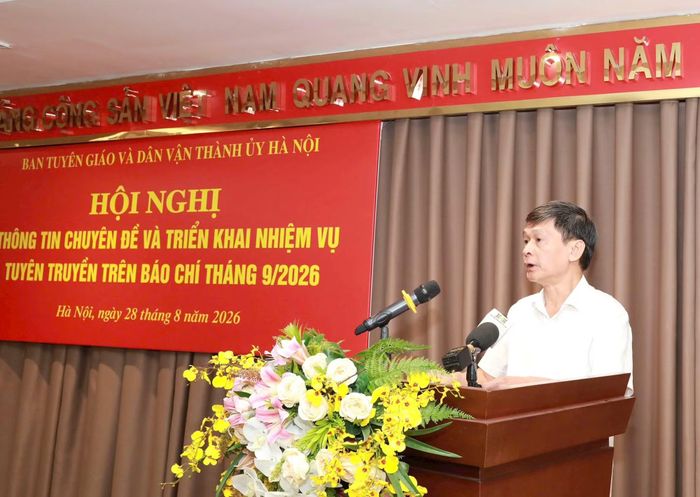 Phó Giám đốc Sở Y tế thành phố Hà Nội Vũ Cao Cương thông tin tại hội nghị. Ảnh: Quang Thái