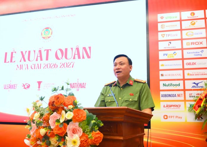Đại tá Nguyễn Tiến Đạt, Phó Giám đốc Công an TP Hà Nội, Chủ tịch CLB Bóng đá Công an Hà Nội phát biểu tại buổi lễ.