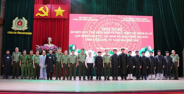 Các đại biểu dự hội nghị.
