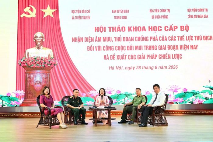 Các đại biểu tham gia thảo luận tại hội thảo.