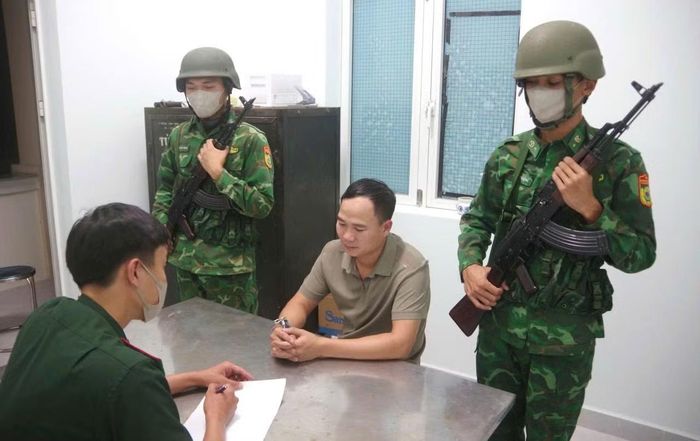 Đối tượng Nguyễn Văn Sản sau khi bị bắt giữ.