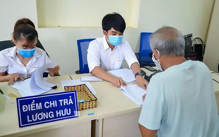 Các tỉnh thành điều chỉnh lịch chi trả lương hưu tháng 9 do trùng với lịch nghỉ Quốc khánh 2/9. Ảnh minh họa