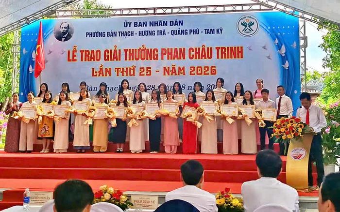 Giải thưởng Phan Châu Trinh đã trở thành một mạch nối của truyền thống hiếu học.