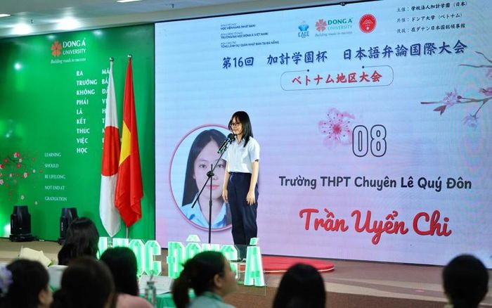 Thí sinh Trần Uyển Chi, Trường Trung học phổ thông chuyên Lê Quý Đôn, Thành phố Đà Nẵng đã xuất sắc giành giải Nhất chung cuộc.