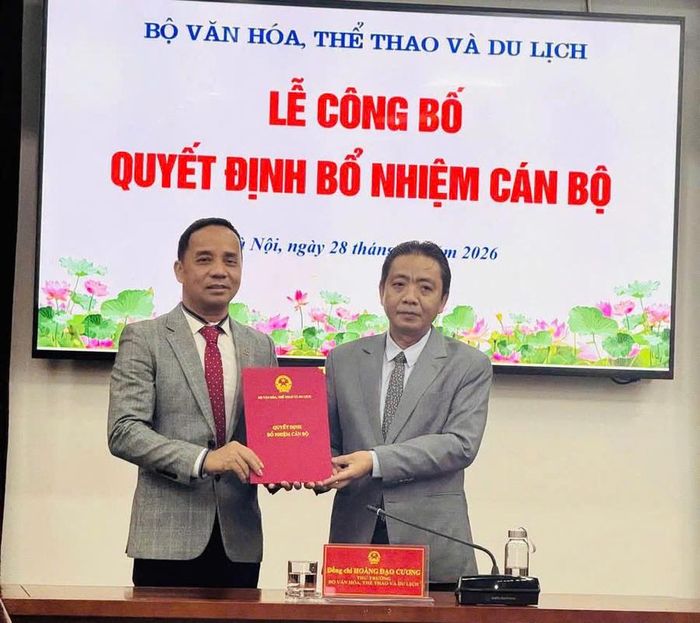 Thứ trưởng Hoàng Đạo Cương trao quyết định bổ nhiệm ông Nguyễn Trọng Hổ giữ chức Phó Cục trưởng Cục Thể dục thể thao Việt Nam.