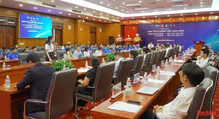 Các đại biểu tham dự diễn đàn.