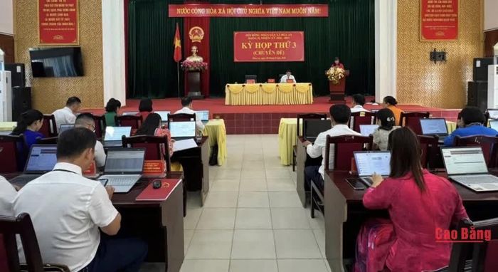 Các đại biểu dự kỳ họp.