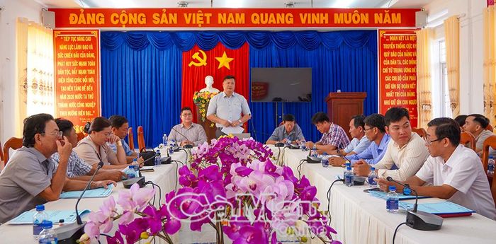 Các đại biểu tham dự buổi làm việc.