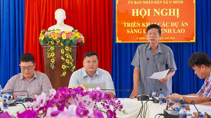 Bác sĩ Lâm Hữu Đoàn, Phó Giám đốc Bệnh viện Đa khoa U Minh, thông tin về lợi ích của chương trình.