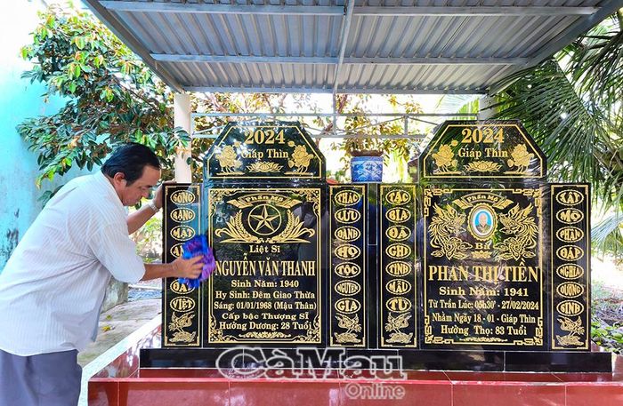 “Mộ gió” - nơi gửi gắm trọn nghĩa vợ chồng.
