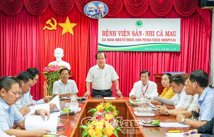 Phó Chủ tịch UBND tỉnh Nguyễn Minh Luân đề nghị, bệnh viện khẩn trương rà soát nhu cầu đầu tư trang thiết bị chuyên môn phục vụ hoạt động khám, chữa bệnh.