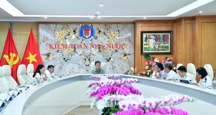 Quang cảnh cuộc họp.
