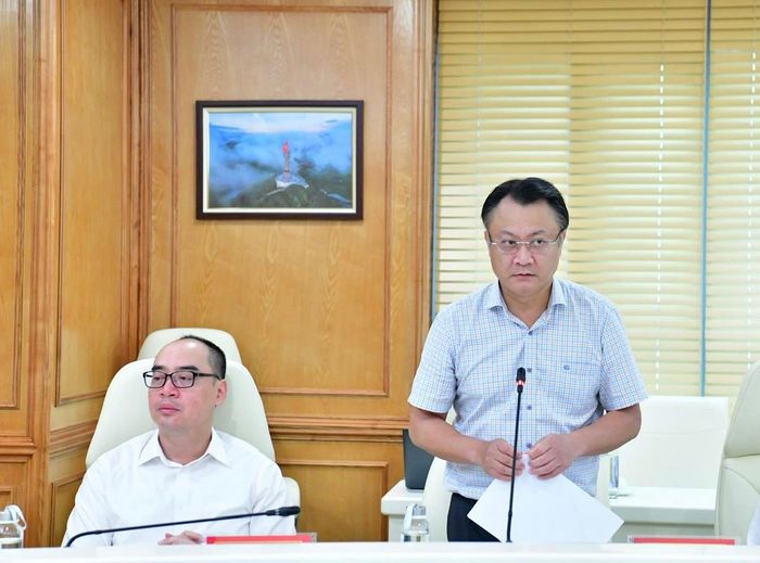 Chánh Thanh tra KTNN Lưu Trường Kháng báo cáo tại cuộc họp.