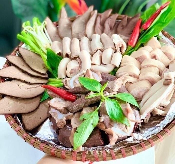 Tại sao lòng lợn bán rất phổ biến mà lòng bò lại không?