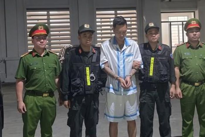 Huấn Hoa Hồng khi bị bắt giữ