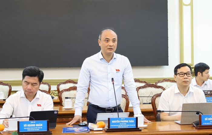 Phó Chủ nhiệm Ủy ban Khoa học, Công nghệ và Môi trường của Quốc hội Nguyễn Phương Tuấn phát biểu