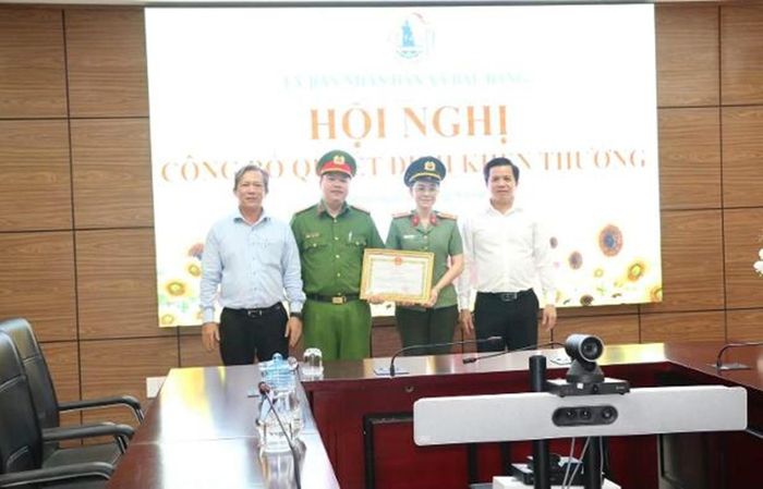 Khen thưởng đột xuất cho các cá nhân, tập thể tham gia triệt xóa tụ điểm ma túy tại ấp Bến Ván