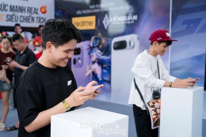 realme hứa hẹn sẽ mang đến chuỗi hoạt động hấp dẫn nhằm kết nối giải đấu, tuyển thủ và cộng đồng người hâm mộ tại Đấu Trường Danh Vọng mùa đông 2026.